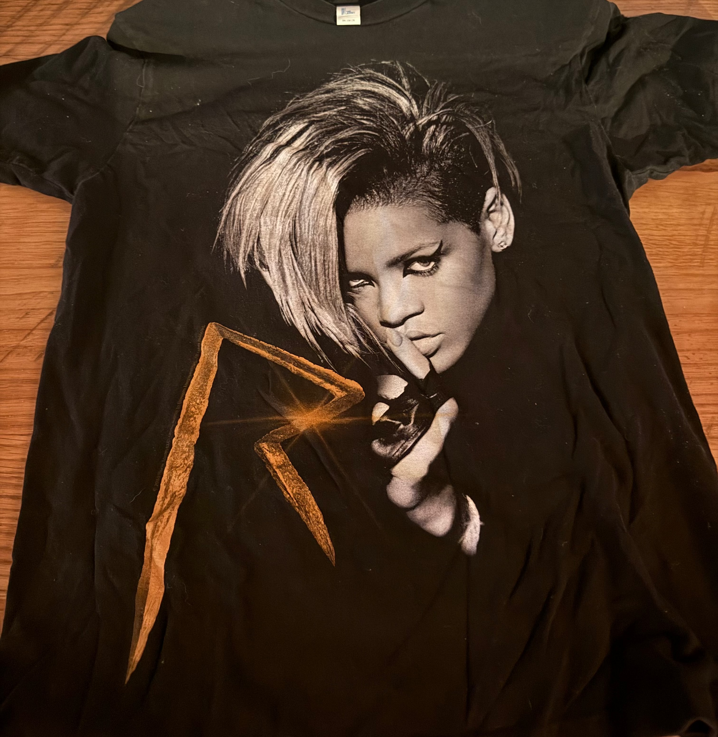 Rihanna Last Girl on Earth 2010 Tour Tee SM
